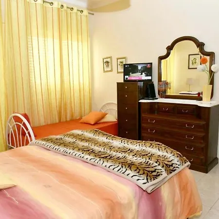 With 2 Bedrooms In Vila Real De Santo Antonio, With Wonderful Lake ... דירה *