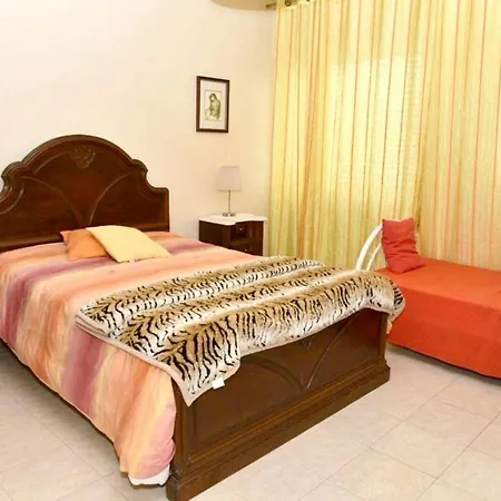With 2 Bedrooms In Vila Real De Santo Antonio, With Wonderful Lake ... דירה
